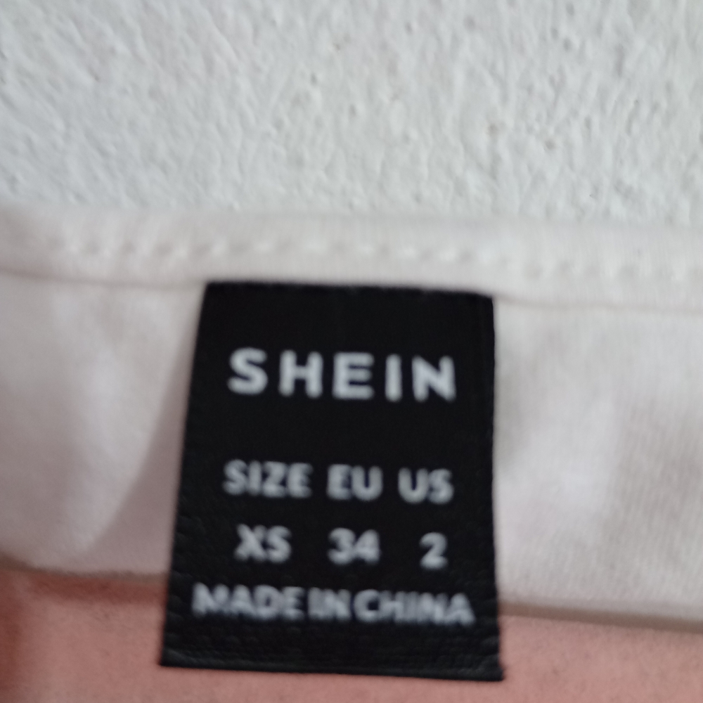 SHEIN Chic Cream Crop Top - Picture 3 of 4